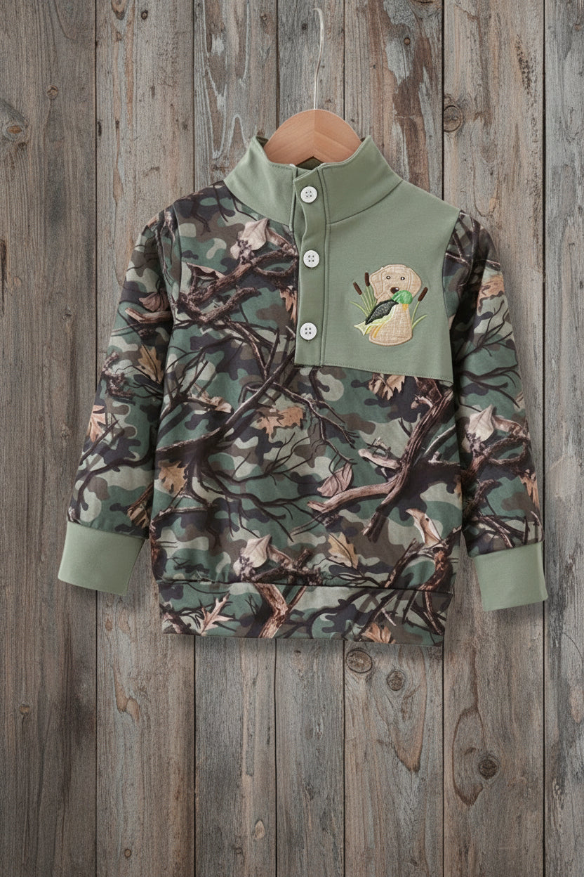 Camo dog hunting applique pullover