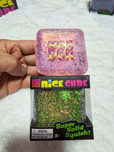 Load image into Gallery viewer, Glitter cube squishy
