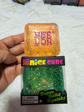 Load image into Gallery viewer, Glitter cube squishy
