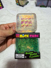 Load image into Gallery viewer, Glitter cube squishy
