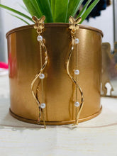 Load image into Gallery viewer, Twist waterfall earrings
