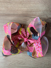 Load image into Gallery viewer, Conchas Mexican pan dulce bow
