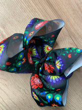 Load image into Gallery viewer, Black Floral bow
