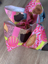 Load image into Gallery viewer, Conchas Mexican pan dulce bow
