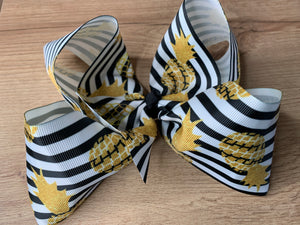 Black & white pineapple bow